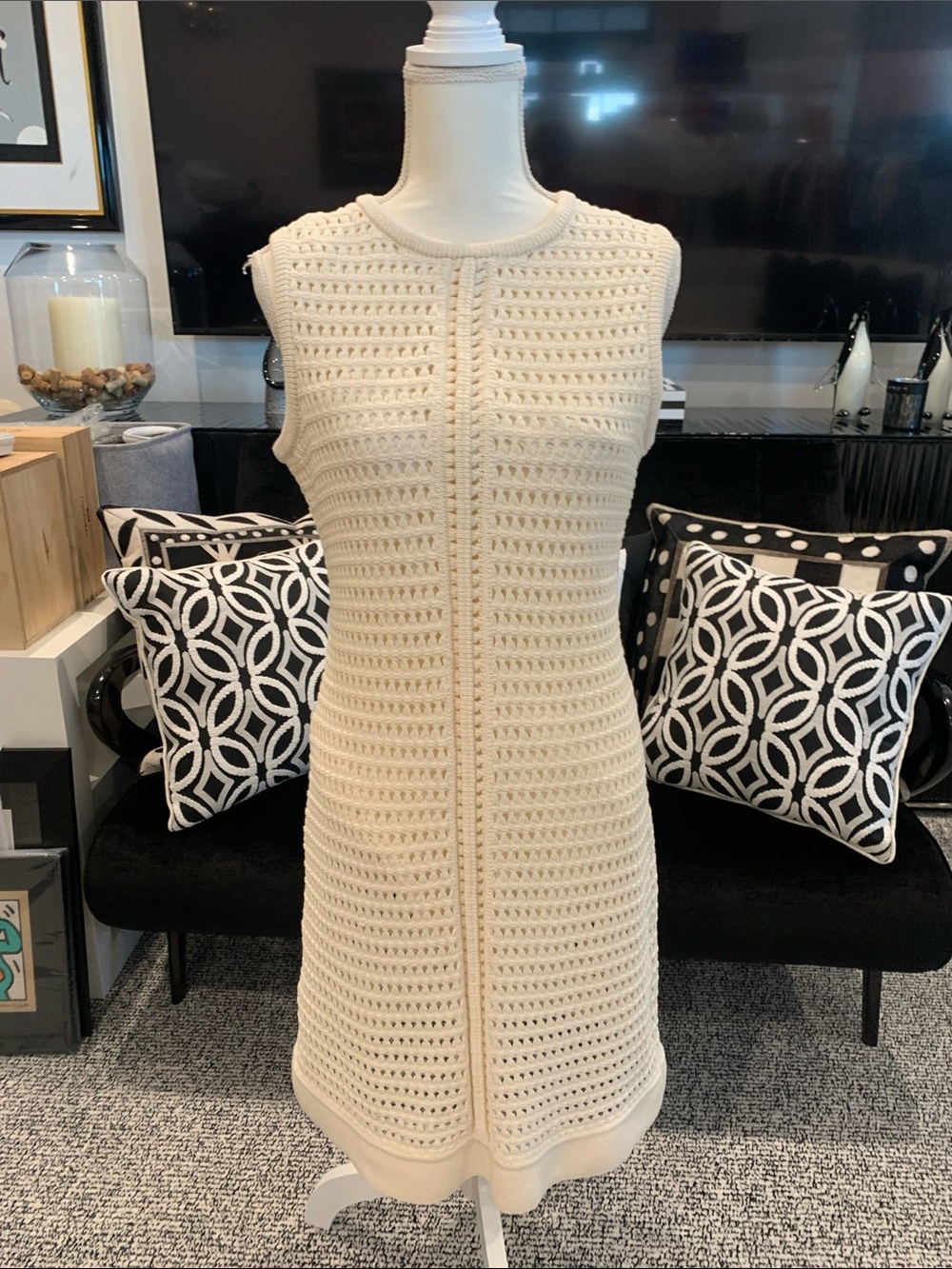 St. John Cream Openwork Crochet Set w slip. Size 8. Worn once - Picture 2 of 11